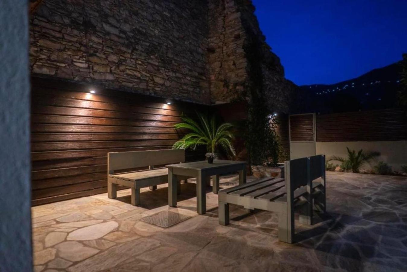 Seafront Karma Luxury - An Escape From Reality Holiday home